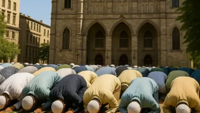 ممنوعیت خواندن نماز در مکان های عمومی در کبک