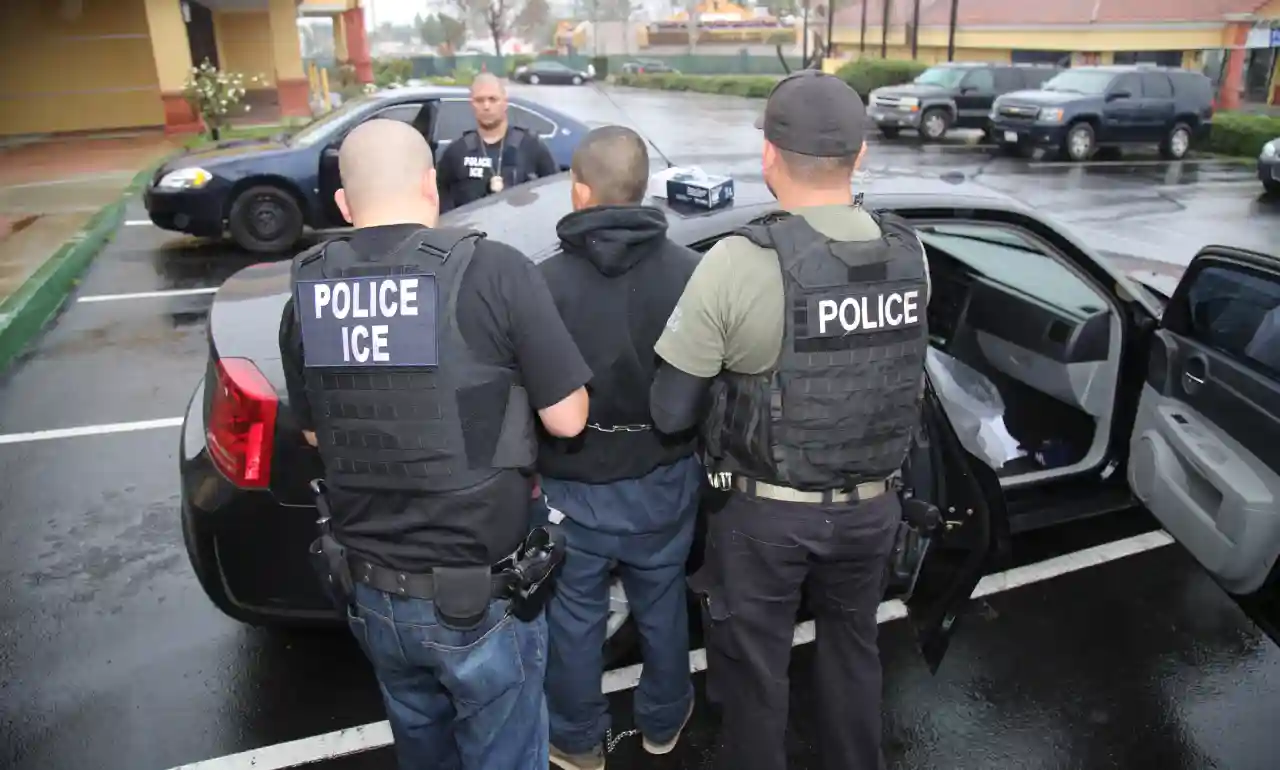 بازداشت کاناداییها در آمریکا