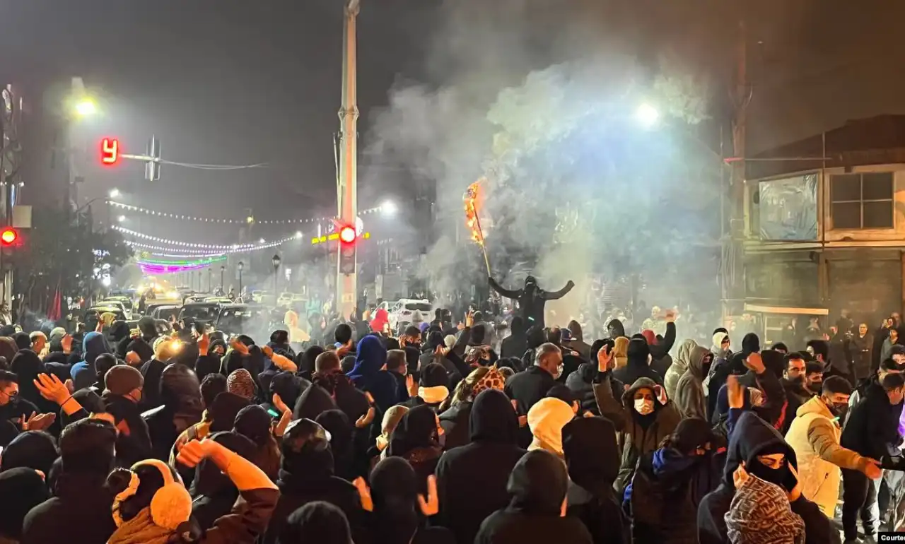 ایران در نقطه عطف؛ از خیابان‌های شلوغ تا رویارویی نهایی حکومت و معترضان