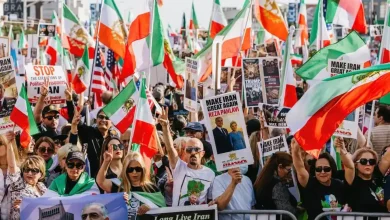 راهپیمایی ایرانیان در تورنتو در حمایت از انقلاب شیر و خورشید