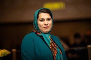 فروغ خادم، فارغ‌التحصیل دانشگاه منیتوبا