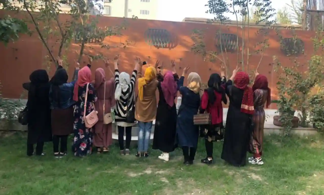 زنان افغان در پذیرش دانشگاه رجاینا کانادا