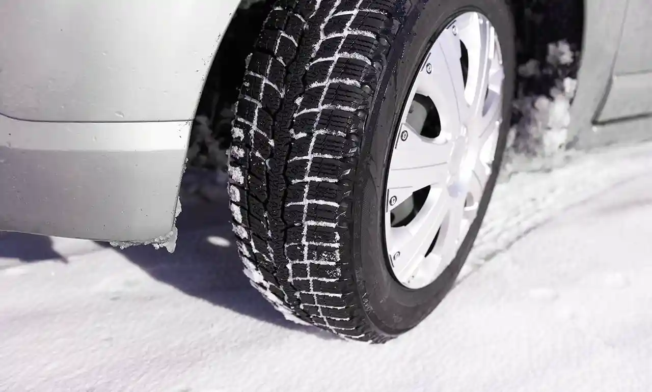 چرا استفاده از لاستیک زمستانی هنوز در انتاریو اجباری نیست؟