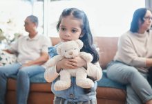 وقتی فرزند با هر دو والد زندگی می‌کند، Child Support چطور بین آنها محاسبه می‌شود؟
