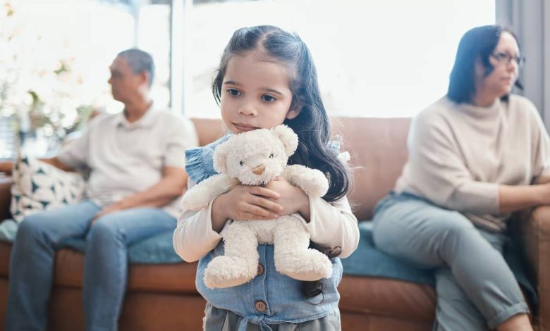 وقتی فرزند با هر دو والد زندگی می‌کند، Child Support چطور بین آنها محاسبه می‌شود؟
